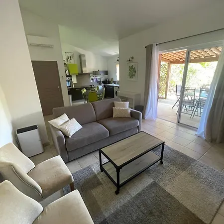 Mini Avec Piscine A Santa Giulia