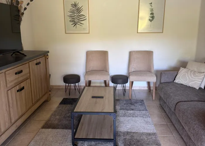 Mini Avec Piscine A Santa Giulia