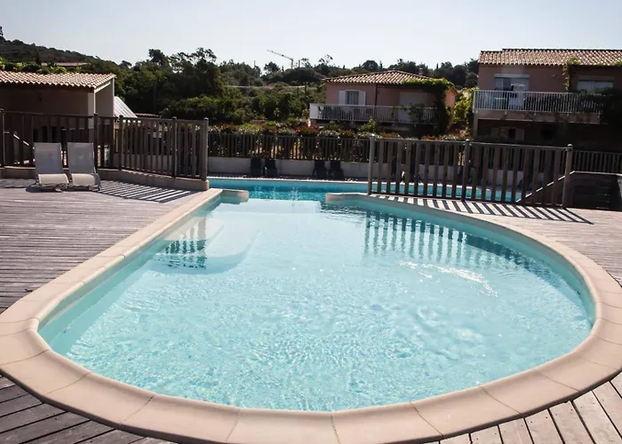 Vakantiehuis Mini Avec Piscine A Santa Giulia *